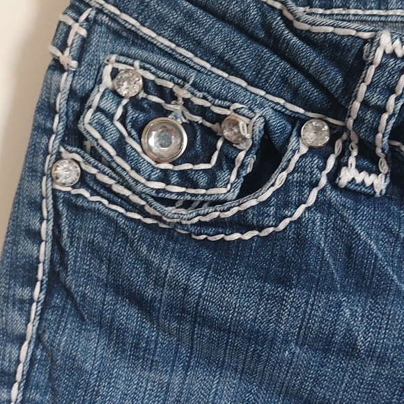 Shorts - Picture 4 of 10